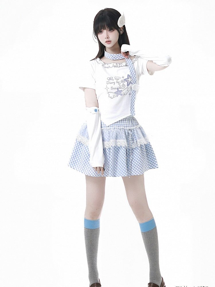 Blau mit Schal, kariertes Rosa/Baby-T-Shirt mit Seestern- und Muschel-Print und Rüschen am asymmetrischen Ausschnitt