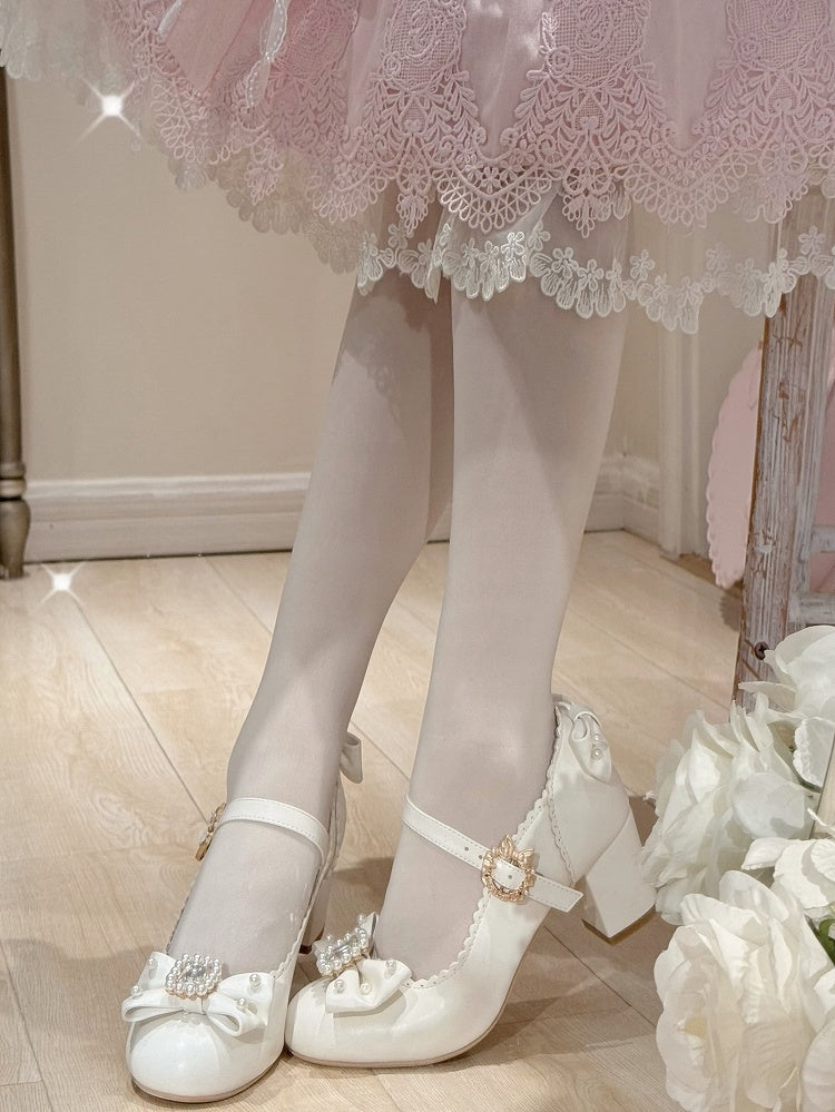 Runde Lolita-Schuhe mit Mary-Toe-Dekor und Strasssteinen in Weiß und mit Perlen verziert