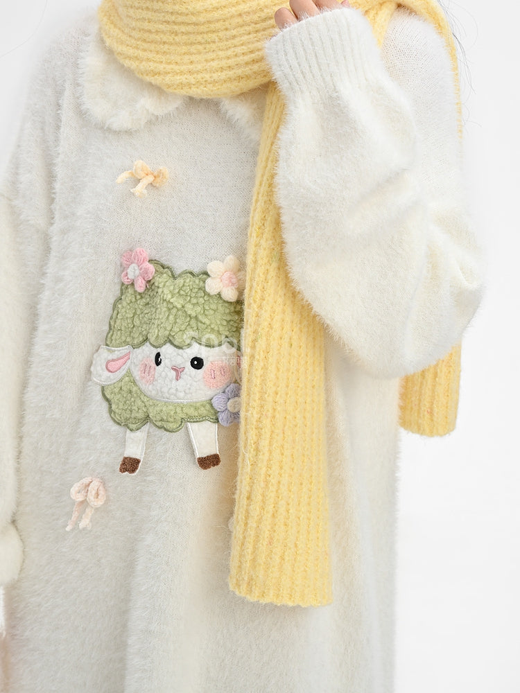 Robe en tricot blanche à col Claudine et appliques d'agneau
