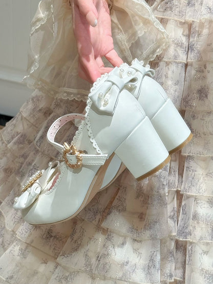 Runde Lolita-Schuhe mit Mary-Toe-Dekor und Strasssteinen in Weiß und mit Perlen verziert