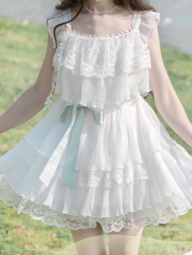 with Brooch Sweet White Tiered Lace Trim Flutter Sleeves Dress