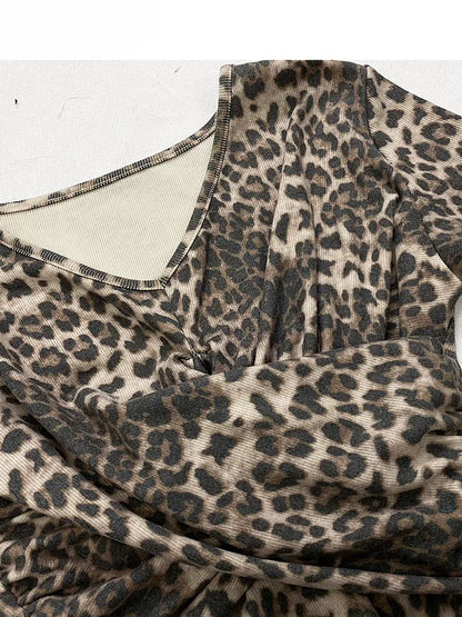 Haut vintage glamour à épaules dénudées et imprimé léopard café Gyaru des années 2000 avec foulard
