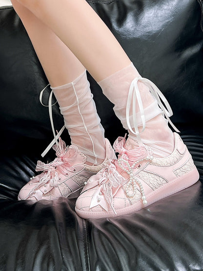Schnür-Sneakers mit Schleife vorne, rosa Oberteil mit Perlen-Spitzenbändern