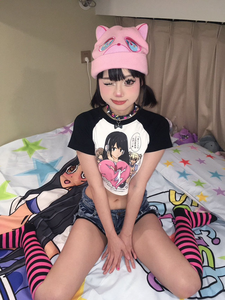 White Round Anime Girl Graphic Cropped T-Shirt Black Neck