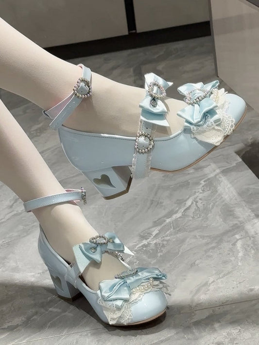 Mary Top bei Janes Blue Heels Cut-out Schleife Herz