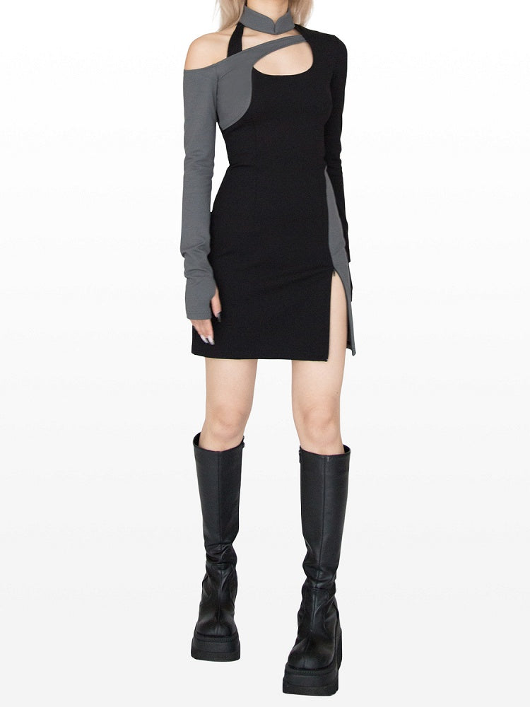 Robe glamour cyberpunk noire et grise à col à bandes et détails découpés avec fente latérale