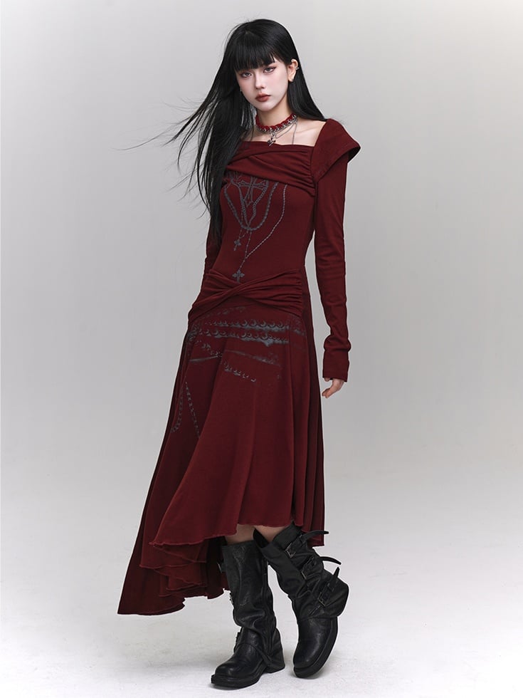 Robe croisée rouge vin asymétrique à encolure et ourlet torsadés