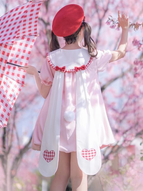 Robe rose clair à col Peter Pan et oreilles de lapin