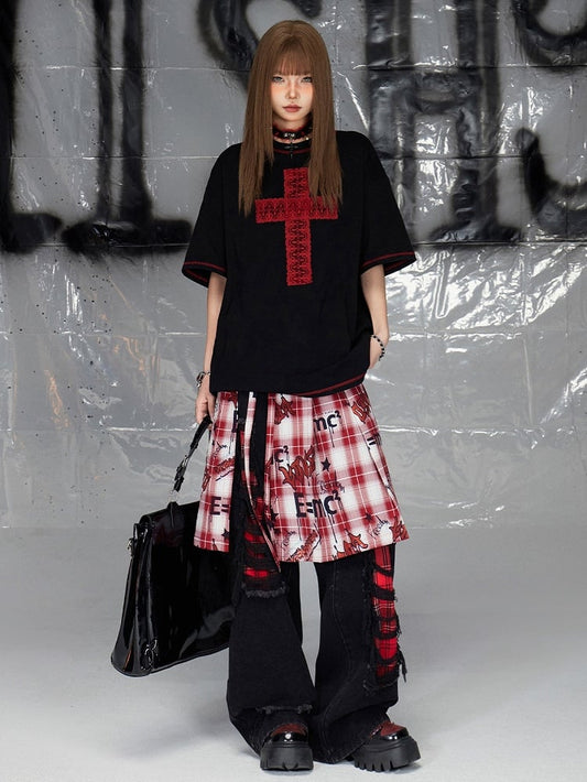 Schwarzes T-Shirt mit Rundhalsausschnitt und Kreuzmuster