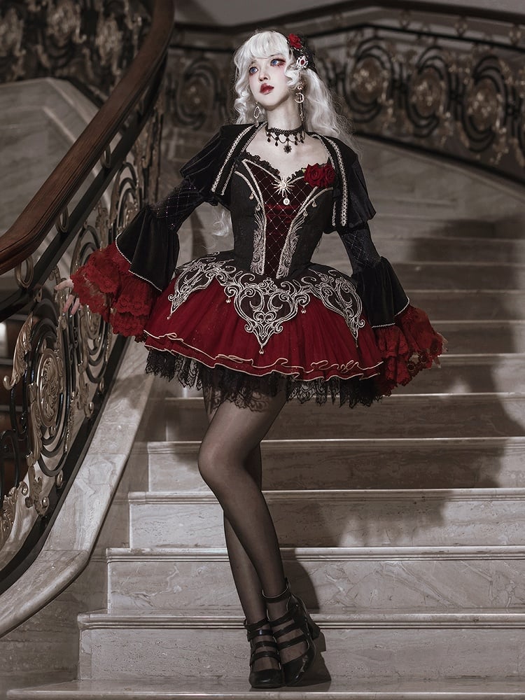 Lolita JSK à fines bretelles gothiques vampire noires et rouges + boléro à manches longues en cloche