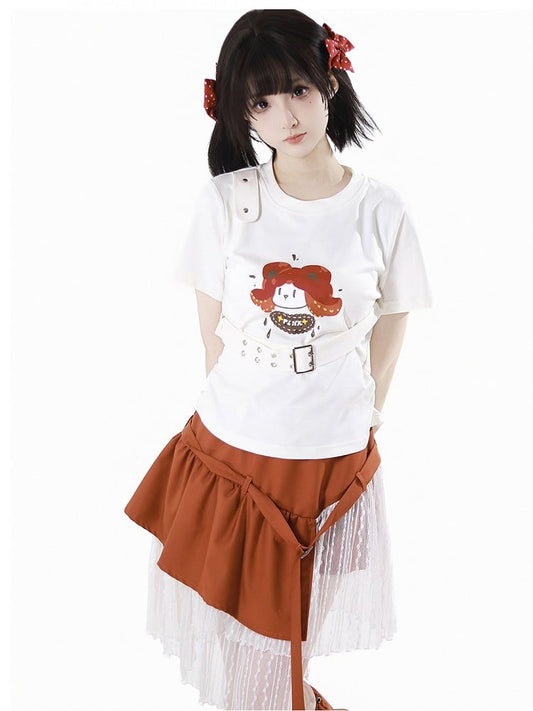 Weißes T-Shirt mit Cartoon-Print und abnehmbarem Schnallenriemen