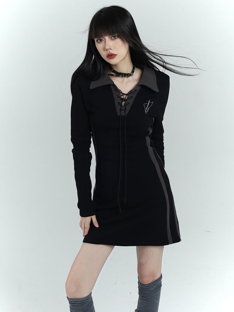 Robe courte noire gothique avec détails à lacets sur le devant