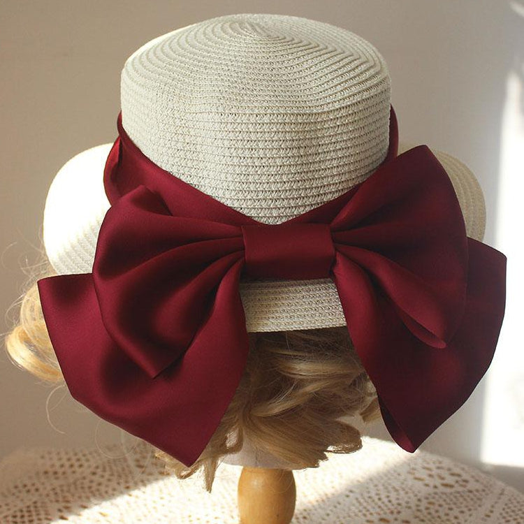 Chapeau de paille décoré d'un gros nœud