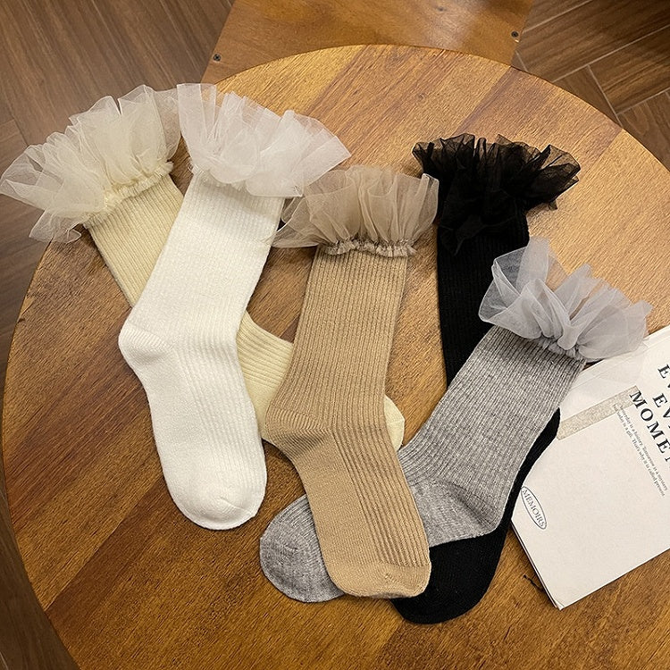 Chaussettes mollet blanches à bordure en dentelle douce
