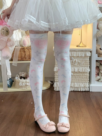 Weiße Lolita-Strümpfe mit Schleife und süßem Kreuz und Bären-Print über dem Knie