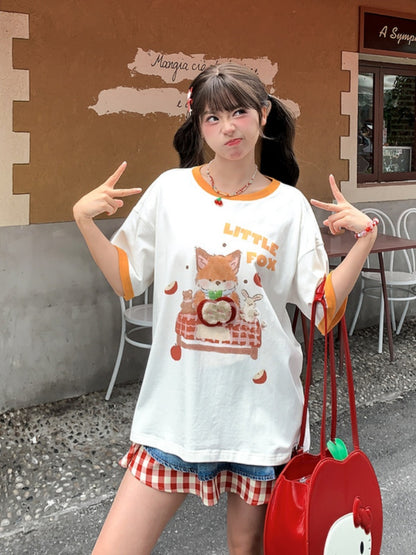 White Cartoon Fox Print Long Version T-Shirt with Apple Brooch