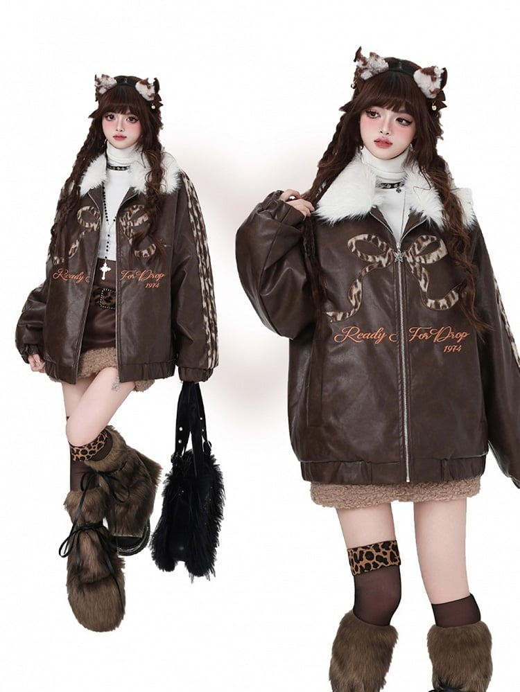 Veste en PU à col en peluche amovible avec broderie de lettres et nœud papillon marron