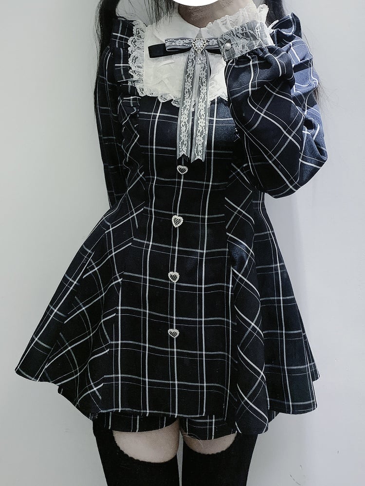 Verziertes Minikleid + Shorts Herzförmige Taille Flatter Jirai Kei Schwarz Weiß Kariertes Set mit hohen Ärmeln