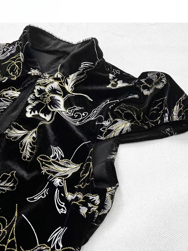 Robe Qipao en velours noir avec broderie florale et détails découpés, bouton et nœud