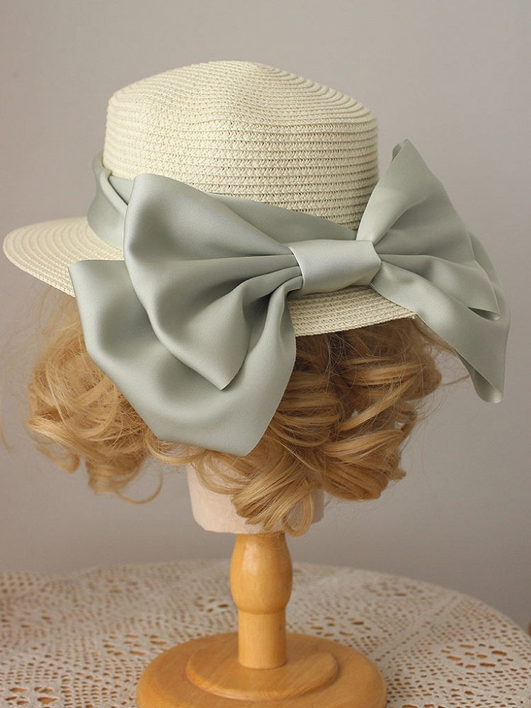 Chapeau de paille décoré d'un gros nœud