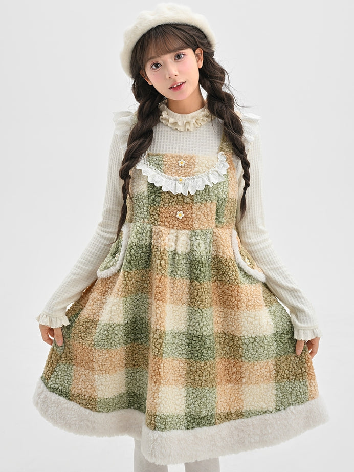 Robe salopette en polaire à carreaux avec détails floraux verts et bordure en dentelle et poches