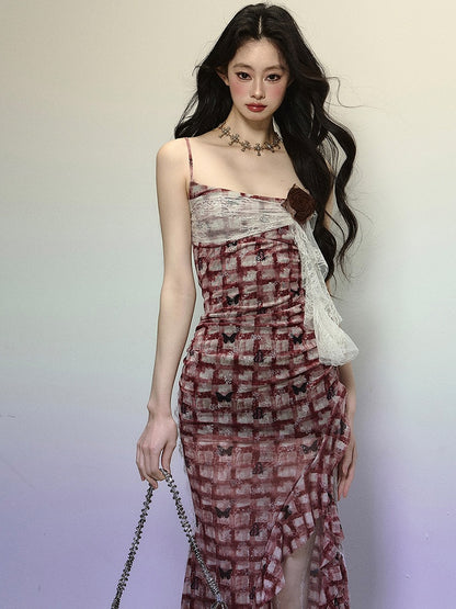 Robe camisole d'été rouge à carreaux, fendue jusqu'aux cuisses et à volants