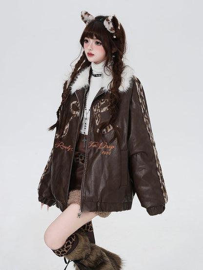 Veste en PU à col en peluche amovible avec broderie de lettres et nœud papillon marron