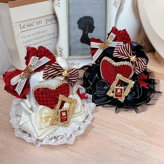 The Wonderland Mini Hat Alice Vibes Red in Queen Black/WhiteRed