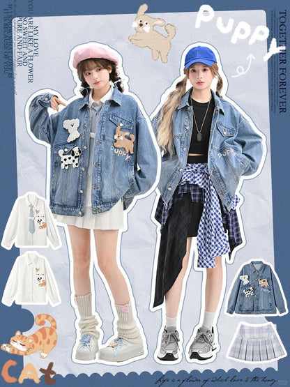 Jeansjacke im Used-Look mit abnehmbaren Welpenbroschen in verblasstem Blau