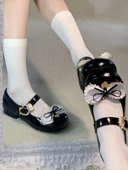 Süße schwarze Lolita-Kuchenschuhe mit Herzschleife und niedrigem Absatz und mehrschichtigem Akzent