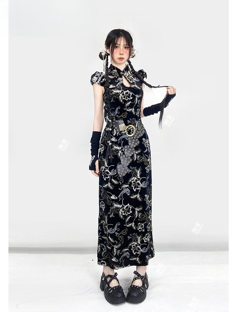 Robe Qipao en velours noir avec broderie florale et détails découpés, bouton et nœud