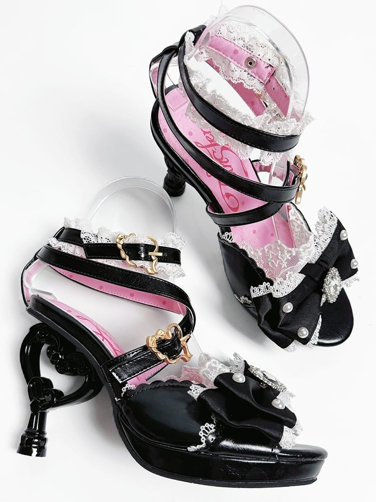 Hohe schwarze herzförmige Gyaru Heels Fashion Sandalen