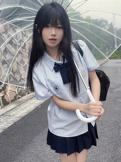 Preppy Sakura Shirt Stickerei Stil Weiß/Grau/Blau