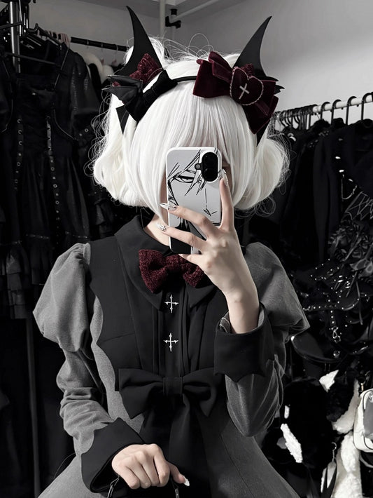 Fledermaus Halloween dekoriert Schleifen Flügel und schwarz KC rot