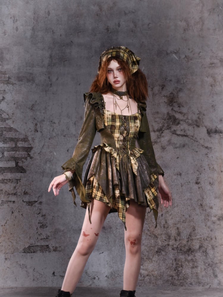 Robe camisole à carreaux verts avec ourlet mouchoir et détails lacés sur le devant