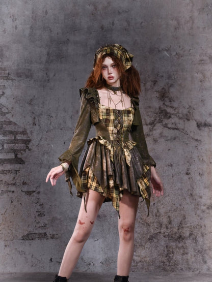 Robe camisole à carreaux verts avec ourlet mouchoir et détails lacés sur le devant