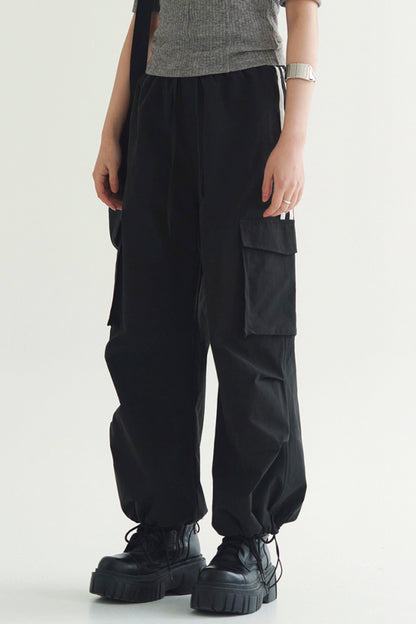 Loose-fit multi-pocket pants