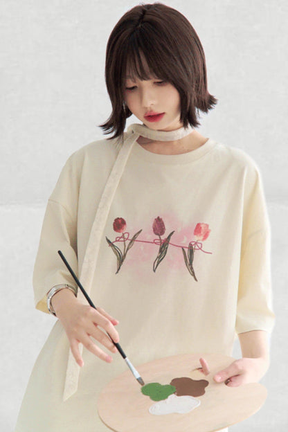 Minimalist Print T-Shirt Tulip