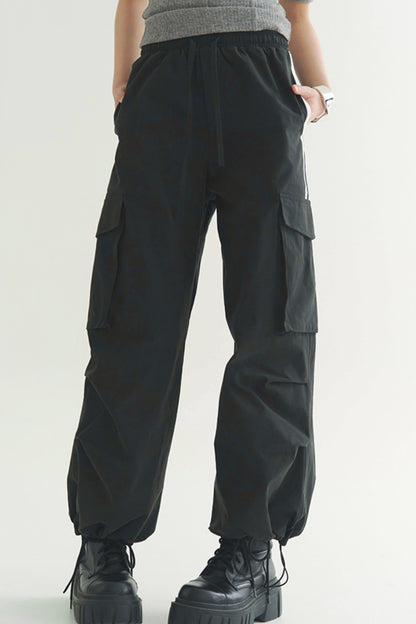 Loose-fit multi-pocket pants