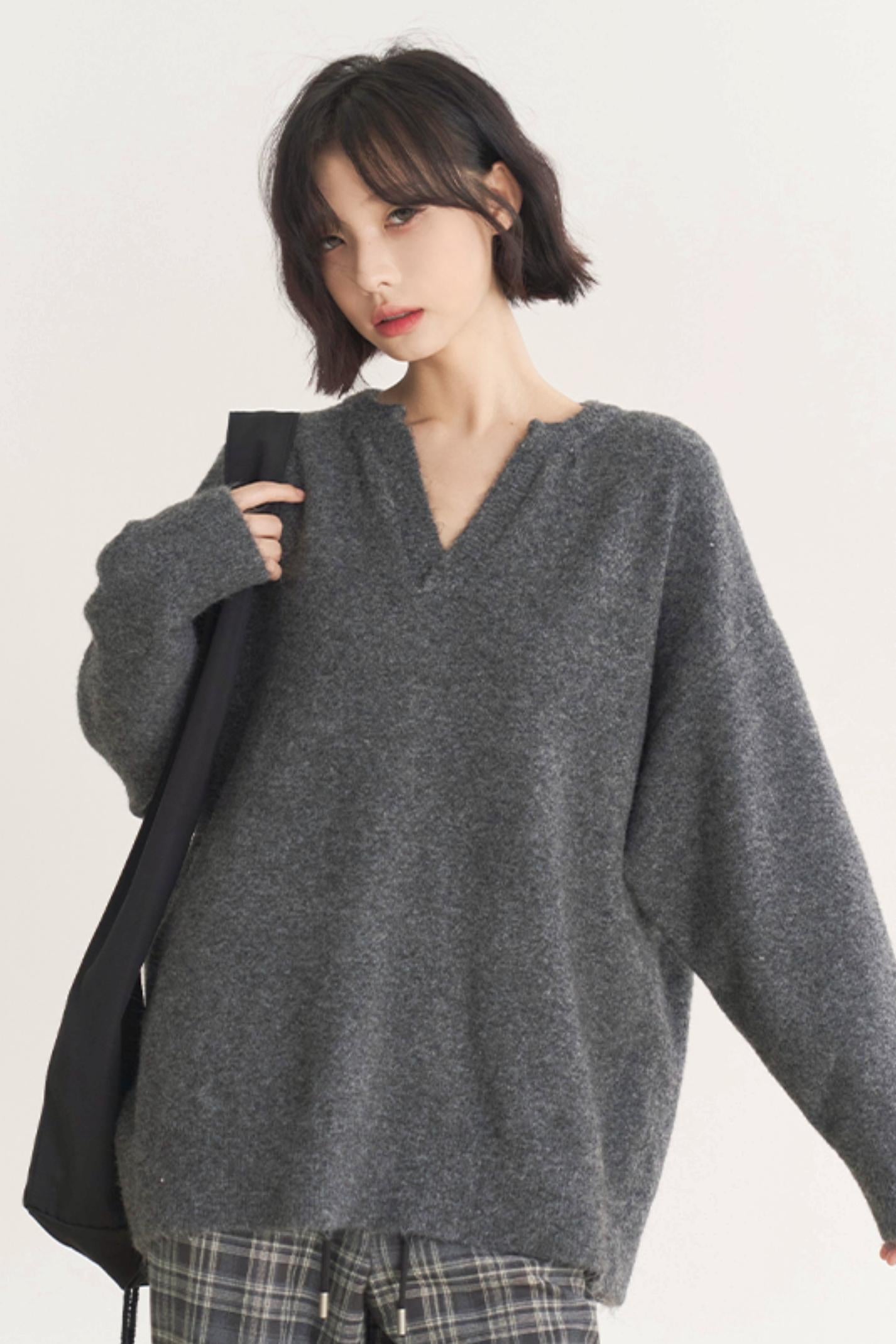 V-Neck Museum Sweater Women's Gravity Knit Loose