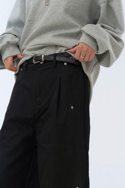 Relaxed pants fit pleated leg