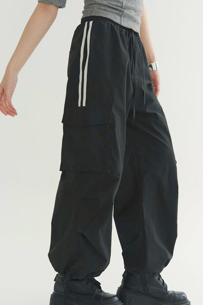 Loose-fit multi-pocket pants