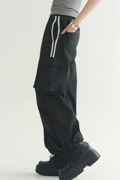 Loose-fit multi-pocket pants