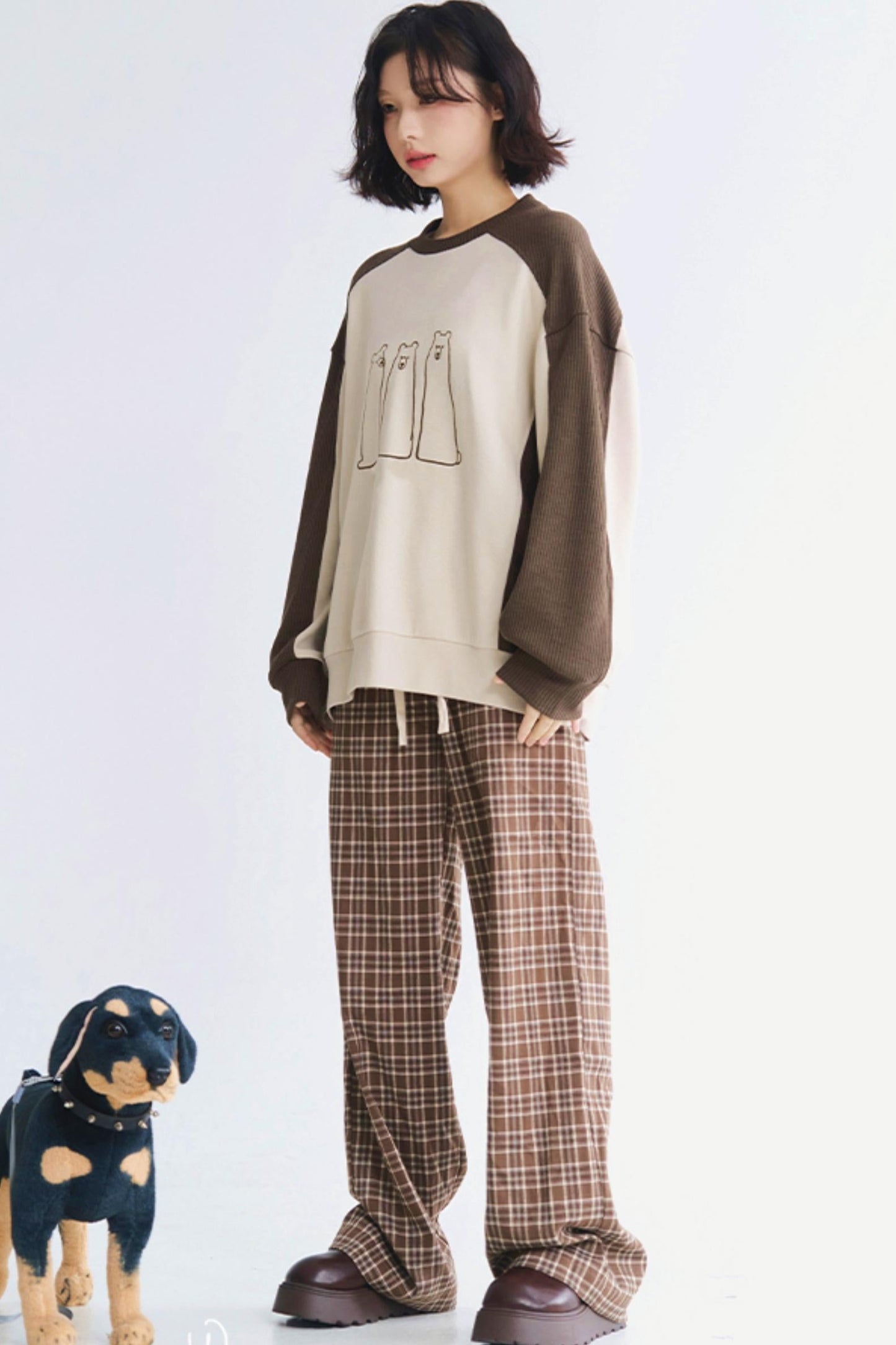check loose-fitting pants
