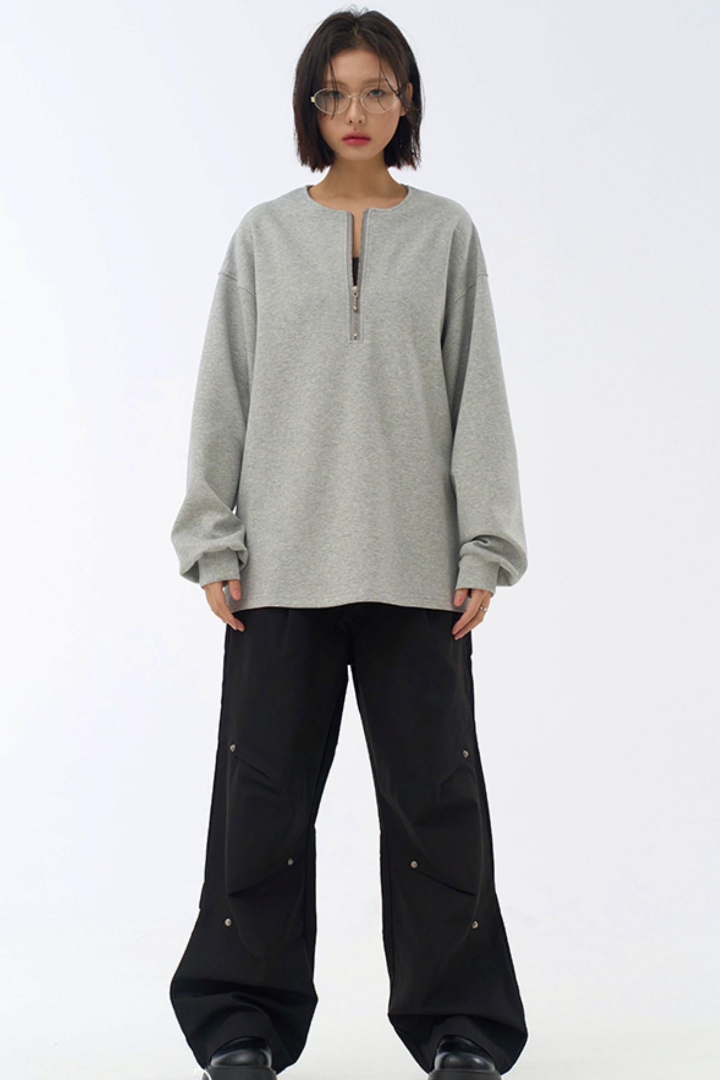 Relaxed pants fit pleated leg
