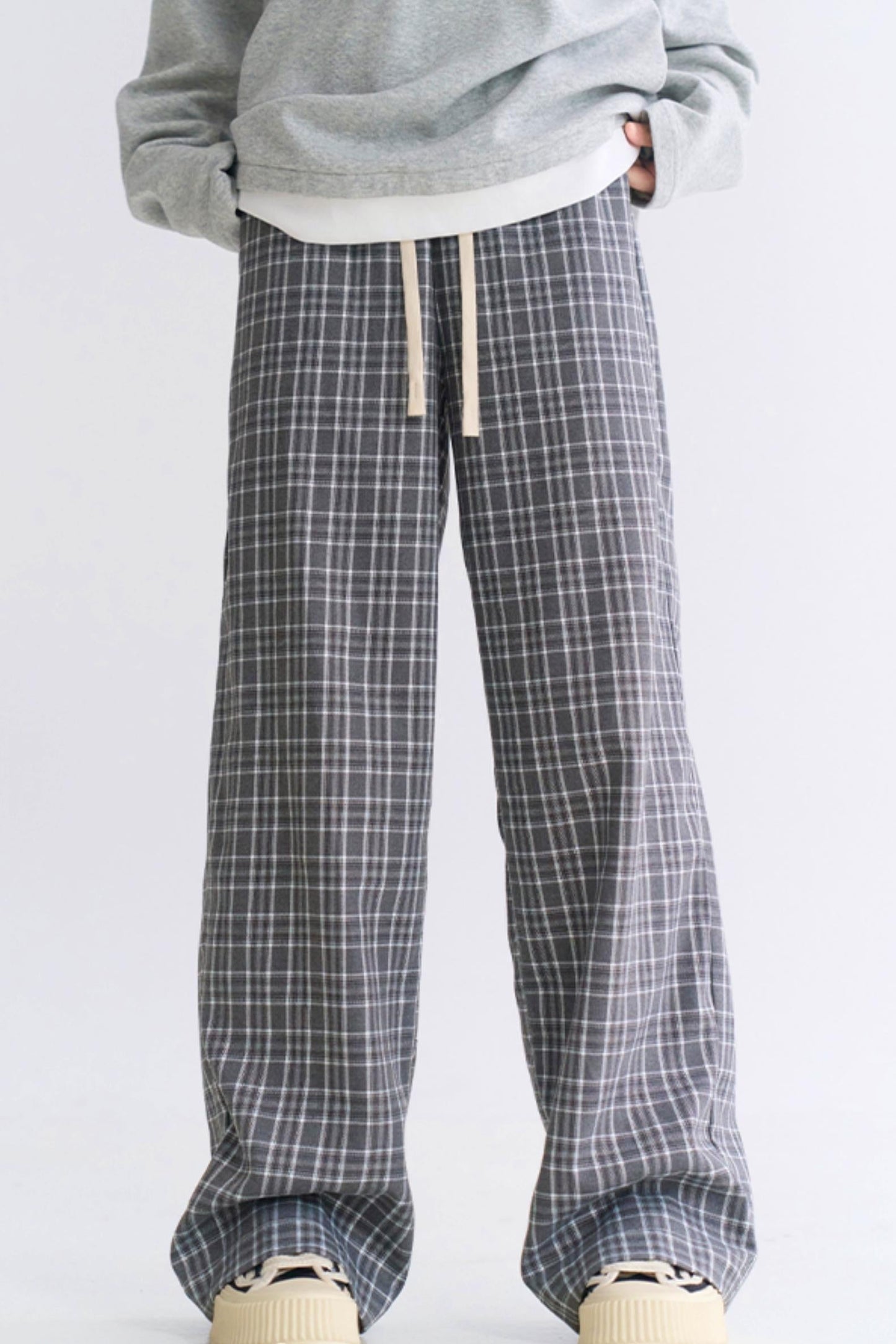 check loose-fitting pants