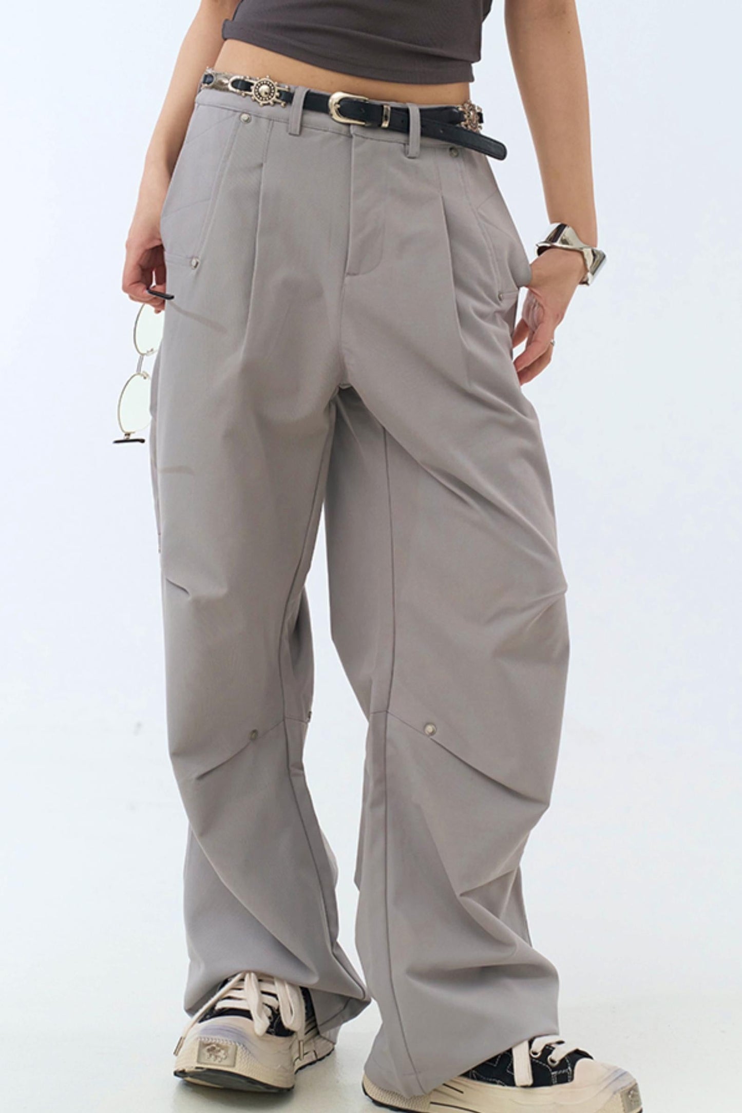 Relaxed pants fit pleated leg