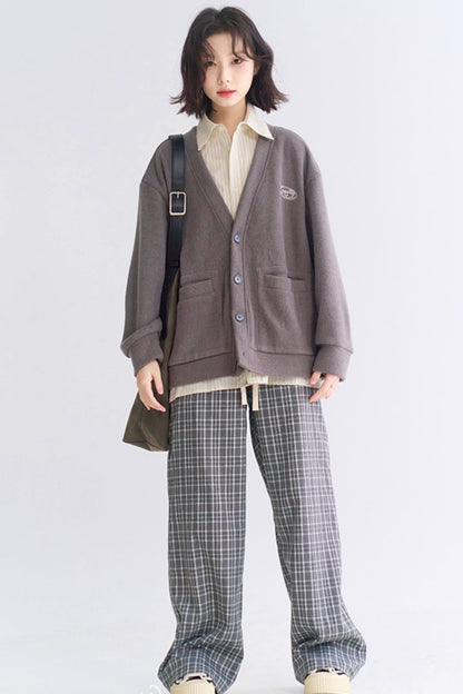 check loose-fitting pants