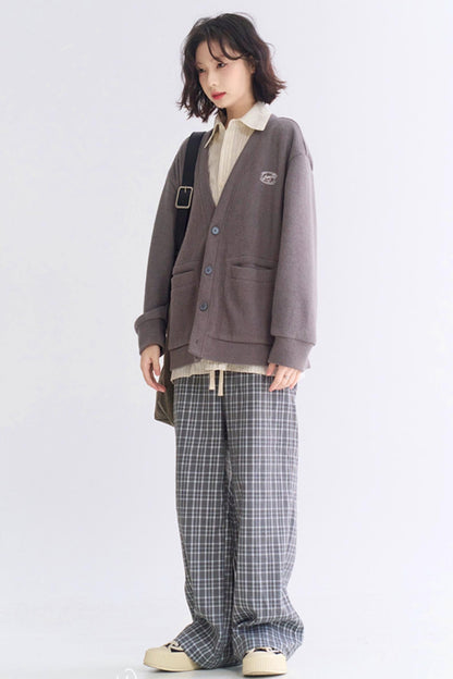 check loose-fitting pants