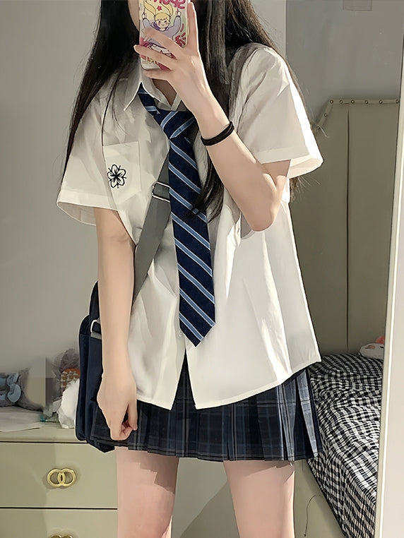 Preppy Sakura Shirt Stickerei Stil Weiß/Grau/Blau